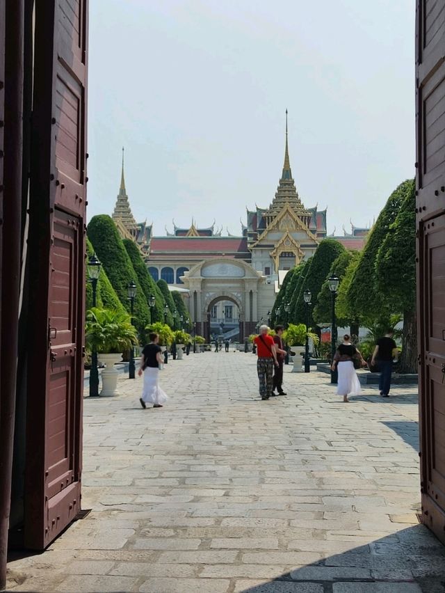 Bangkok in 3 Days: Temples, Street Food & Nightlife Adventure!