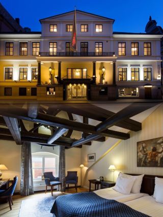 This hotel has a great atmosphere and is very comfortable. 