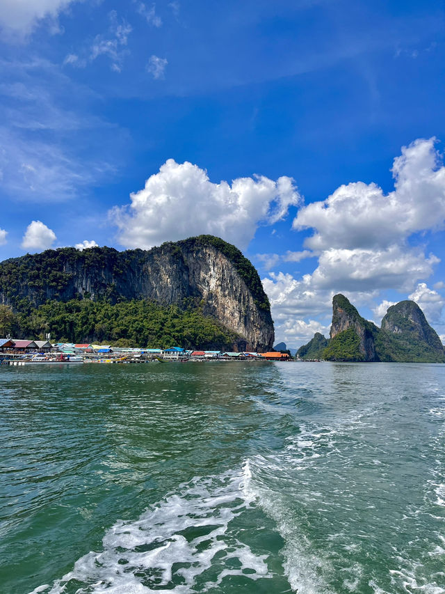 Exploring the floating village!