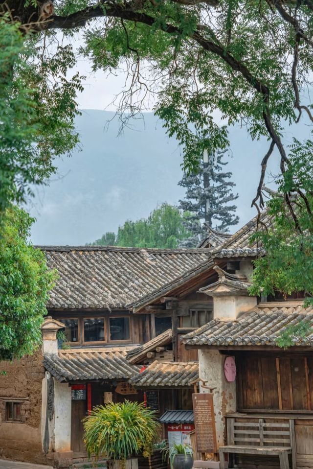 清晨，尚未甦醒嘅沙溪古鎮