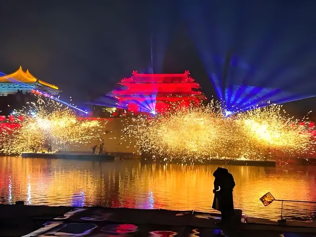 開封打鐵花：千年星火在夜空綻放