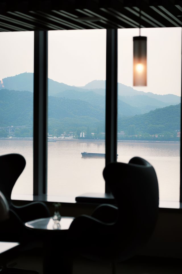 喺酒店欣賞錢塘江美景