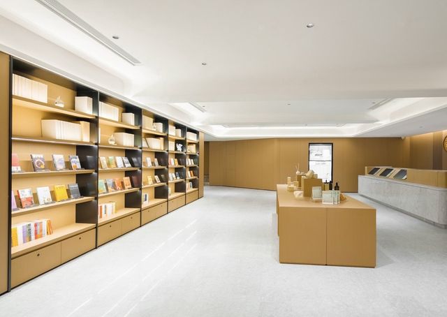 揀一間酒店，談笑風生