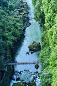 8月馬嶺河：千瀑漂流×地縫奇觀×苗家酸湯全攻略