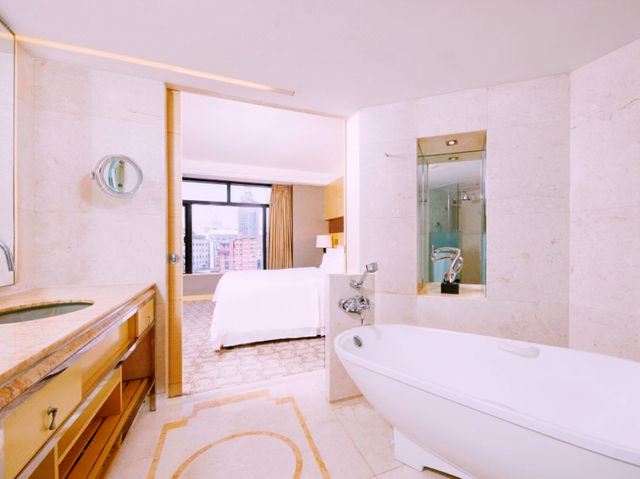 魔都奢華體驗】上海威斯汀大飯店:浦江之畔的五星級逸居** 魔都奢華體驗】上海威斯汀大飯店:浦江之畔的五星級逸居**