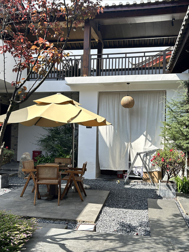 束河絕了！這家原木風民宿的管家服務讓我住了不想走