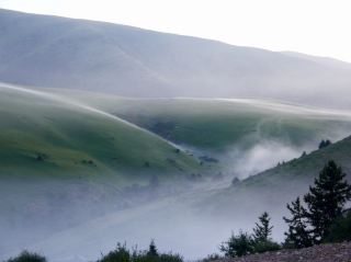 쓰촨-티베트 고속도로를 따라 펼쳐진 눈 덮인 산들과 아름다운 자연 경관 🏔