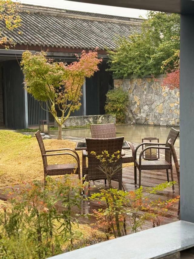 華舫庭院藏冬意,山城落葉伴清歡 華舫庭院藏冬意,山城落葉伴清歡