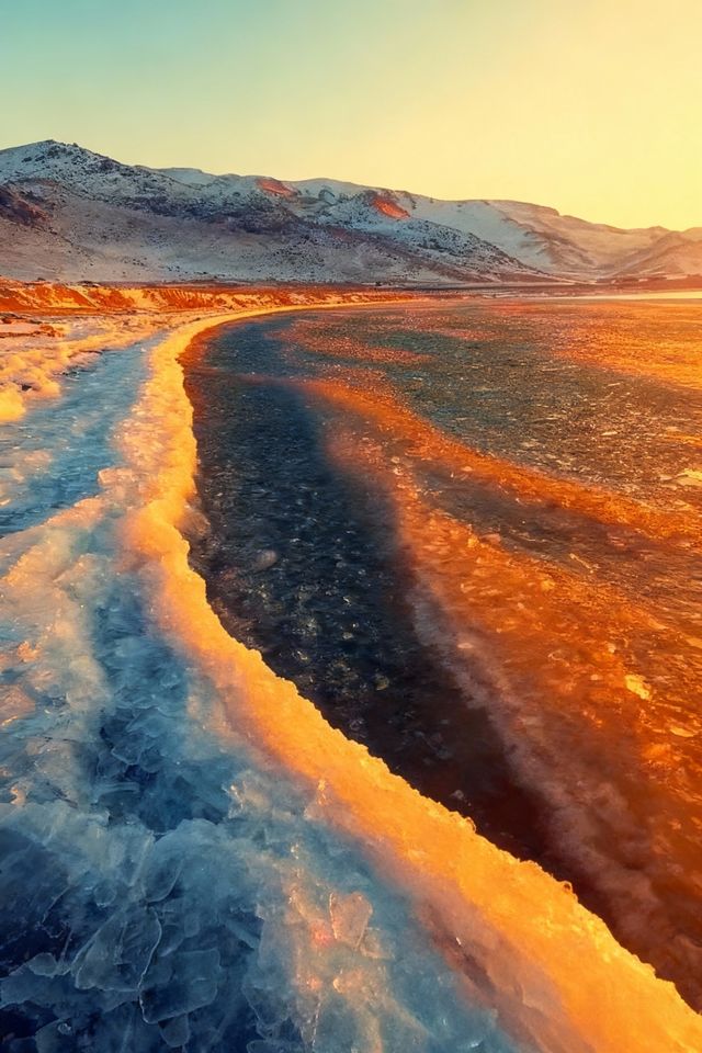 我會反覆愛上賽里木湖的冬天！