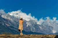 在麗江白沙巍然,住進推窗見雪山的童話木屋