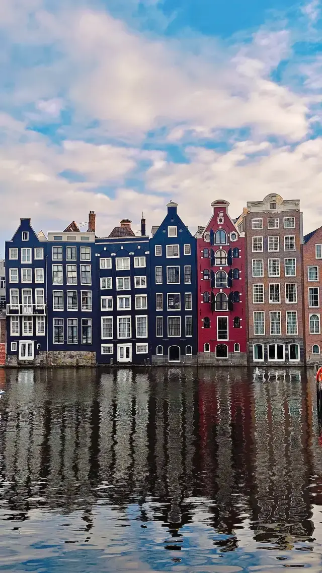 Amsterdam | Encounter Romance and Art