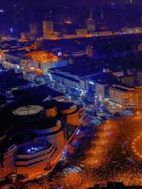 鐘樓下萬隻氣球雨+城牆燈展盛唐燈火裡撞進2026