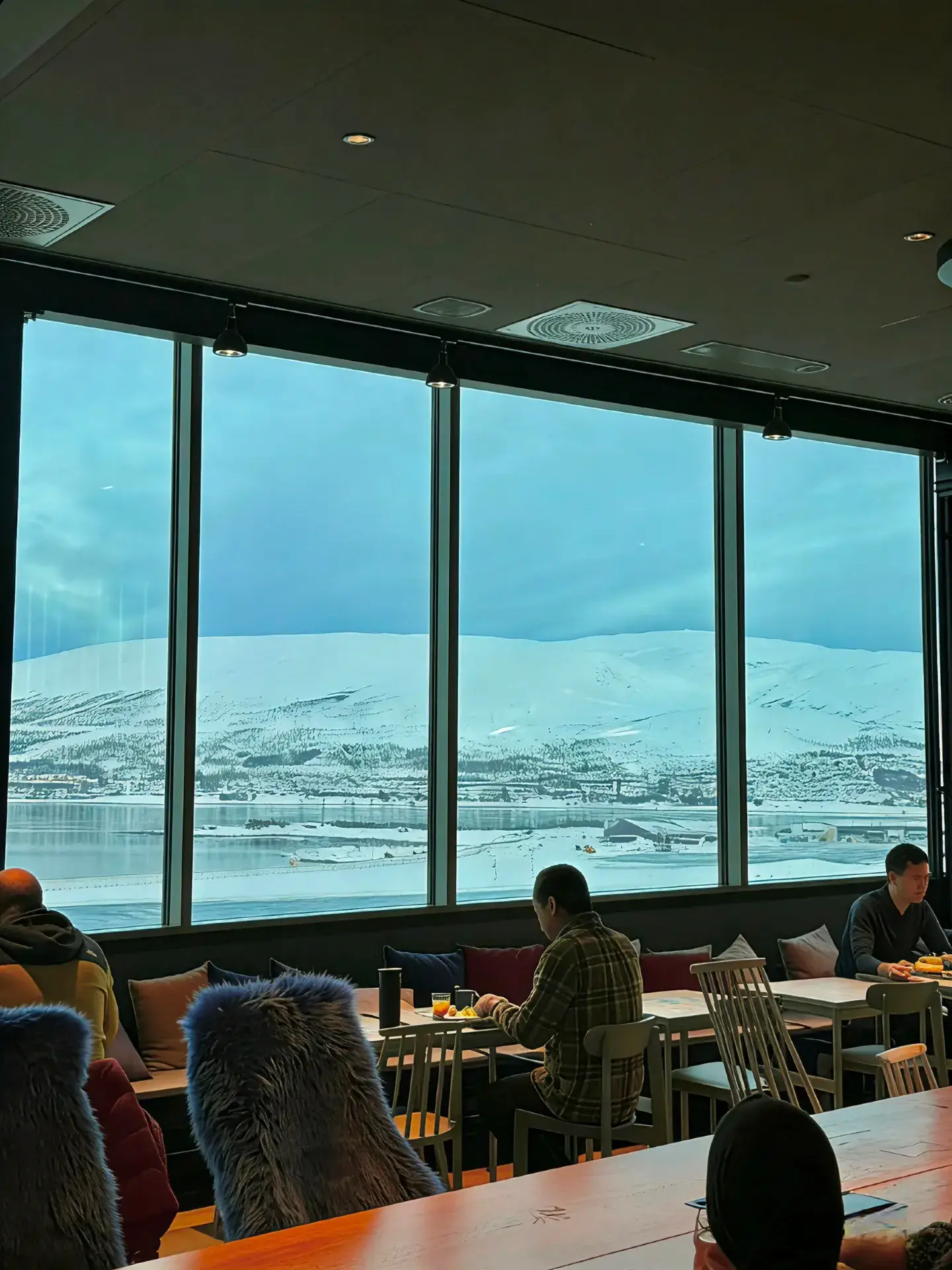 Tromsø! Khách sạn số 1 của tôi với tầm nhìn tuyệt đẹp từ cửa sổ.