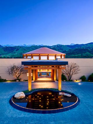 การเข้าพักที่นาลาติแห่งนี้สะดวกสบายอย่างเหลือเชื่อ! โรงแรมที่ซ่อนตัวอยู่ใจกลางพื้นที่สวยงามแห่งนี้เป็นเหมือนอัญมณีล้ำค่า