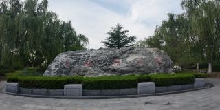 Jinshui Lake Park: An open city lake view, perfect for a stroll and a breeze