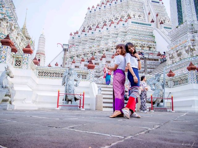นั่งเรือเที่ยววัดอรุณกันค่ะ