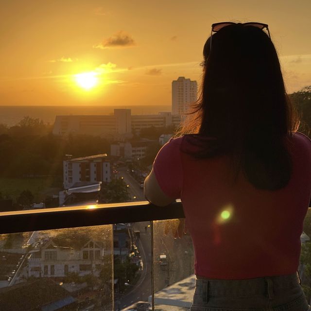 ชมวิวดูพระอาทิตย์ตกจากระเบียงห้อง🌥️