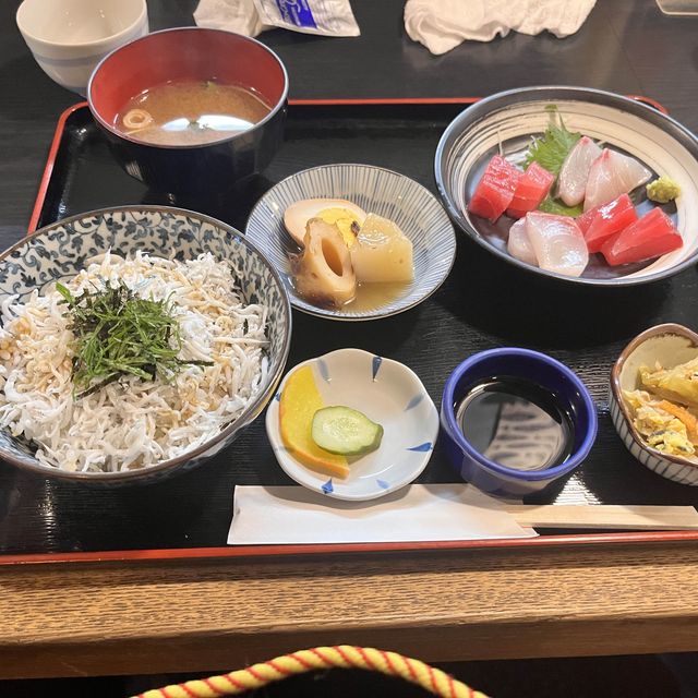 湯淺かどや食堂：出名的白飯魚飯，地點方便