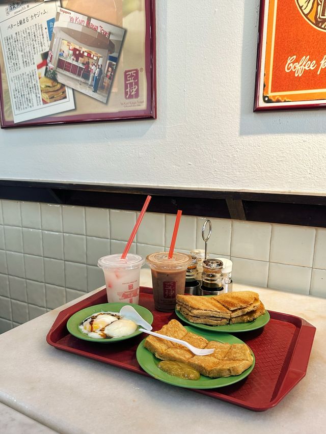 《新加坡》體驗當地人的早餐 超人氣排隊美食-亞坤咖椰吐司