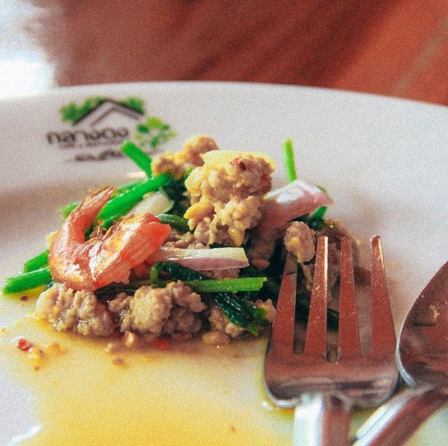 กลางดง Cafe & Restaurant