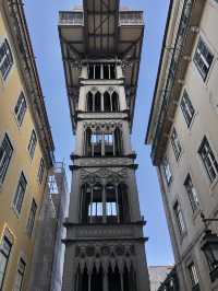 A lift built in 1902 😮🇵🇹