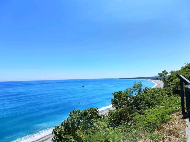 這湛藍的海水，跟天，假期就該這樣徜徉