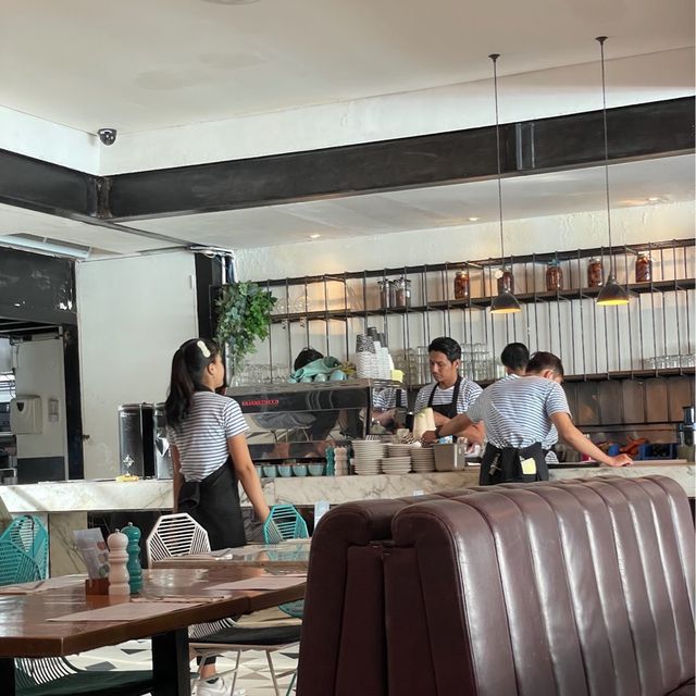 Sisterfields Cafe