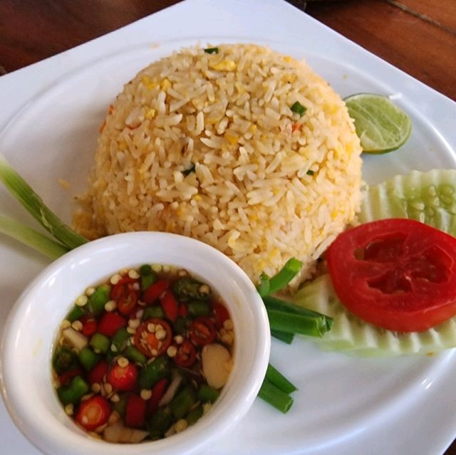 ล่องเรือดินเนอร์ กับร้านอาหารกินลมชมสะพาน