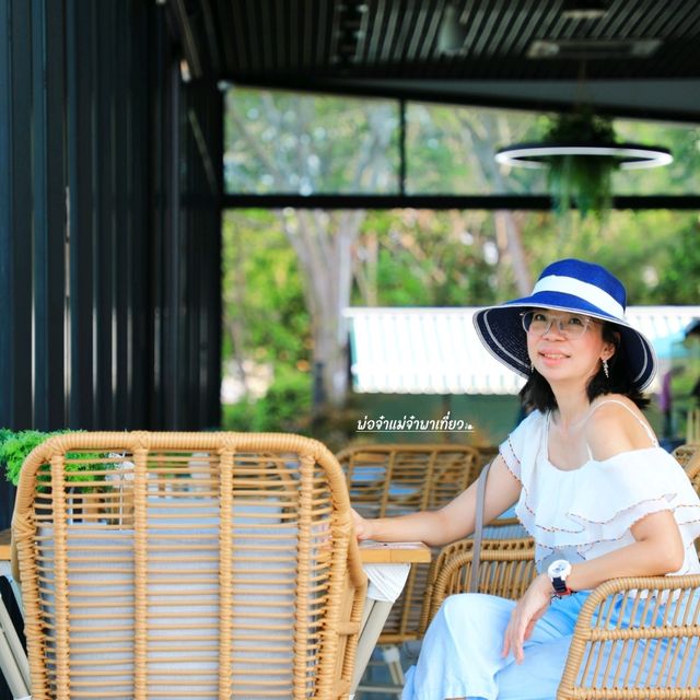 Miss T Cafe & Restaurant คาเฟ่สุดชิคริมทะเลหัวหิน