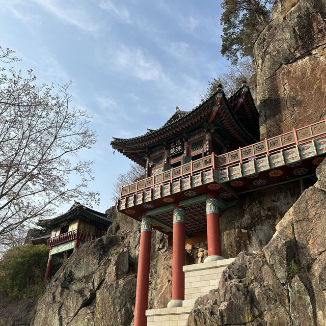 절벽에 세워진 불교 사찰, 구례 사성암