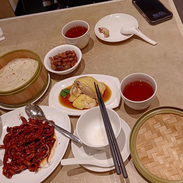 享受樂天皇朝 , 令人快樂的美食！