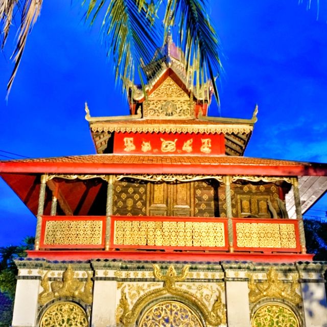 Temples around Sunday Street Market