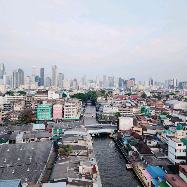 โรงแรมสระว่ายน้ำสวยกลางกรุง