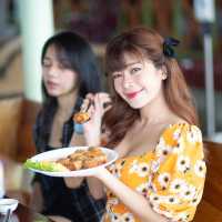 หนีแมวมา ริมทะเลซีฟู๊ดแอนด์รีสอร์ท จ.ตราด 🦀