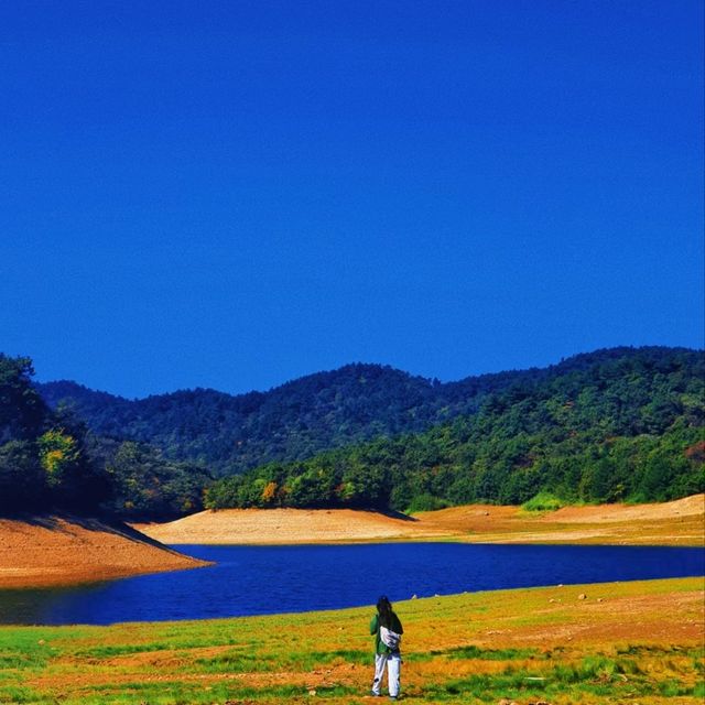 "Ancient Footsteps: "Along the Wuyue Trail"