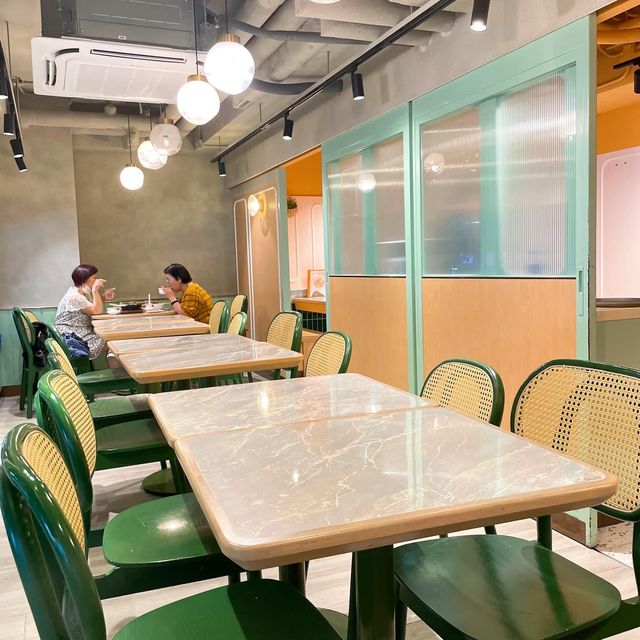 銅鑼灣新式茶餐廳,脆皮燒腩仔 銅鑼灣新式茶餐廳,脆皮燒腩仔