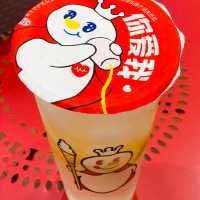 只要0.5美金，在樂姜街歇個腳，吃大支霜淇淋、吹冷氣、上廁所： Mixue Premium Legian