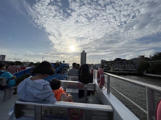 ล่องเรือด่วนธงฟ้าเจ้าพระยา 30฿ ⛴️