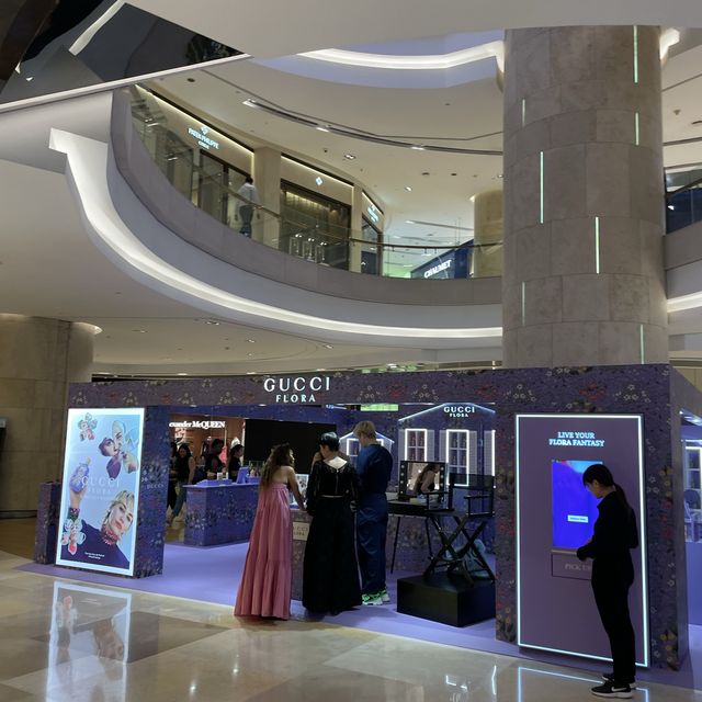 Huge shopping mall in Orchard: Ion Orchard 