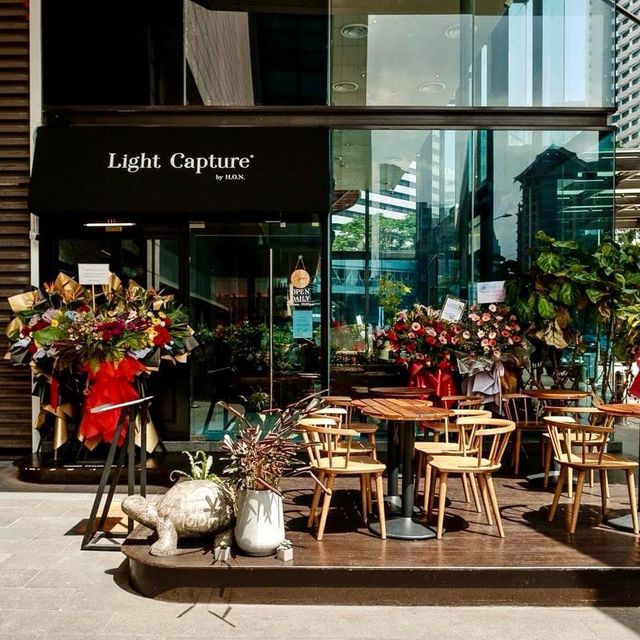 Light Capture Cafe