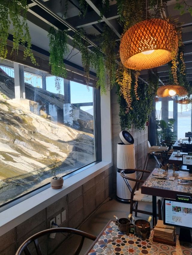 오션뷰의 절경이 보너스인 커리 맛집