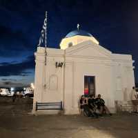 越夜越多人的希臘渡假島嶼Mykonos