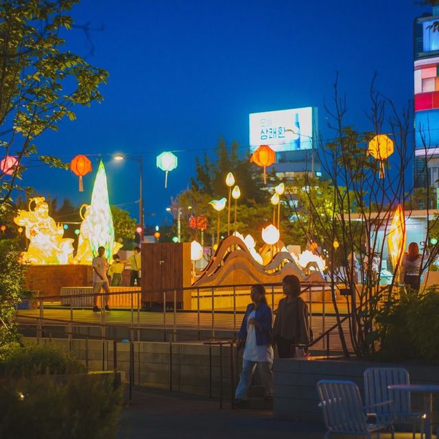 Illuminating the City with Exquisite Lanterns