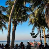 ร้านกาแฟบนรถกระป้อ ริมหาดบางแสน  🚙☕️🏖️