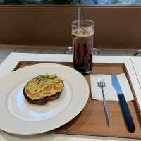 弘大入口駅！朝早くからやっているbakery cafe!