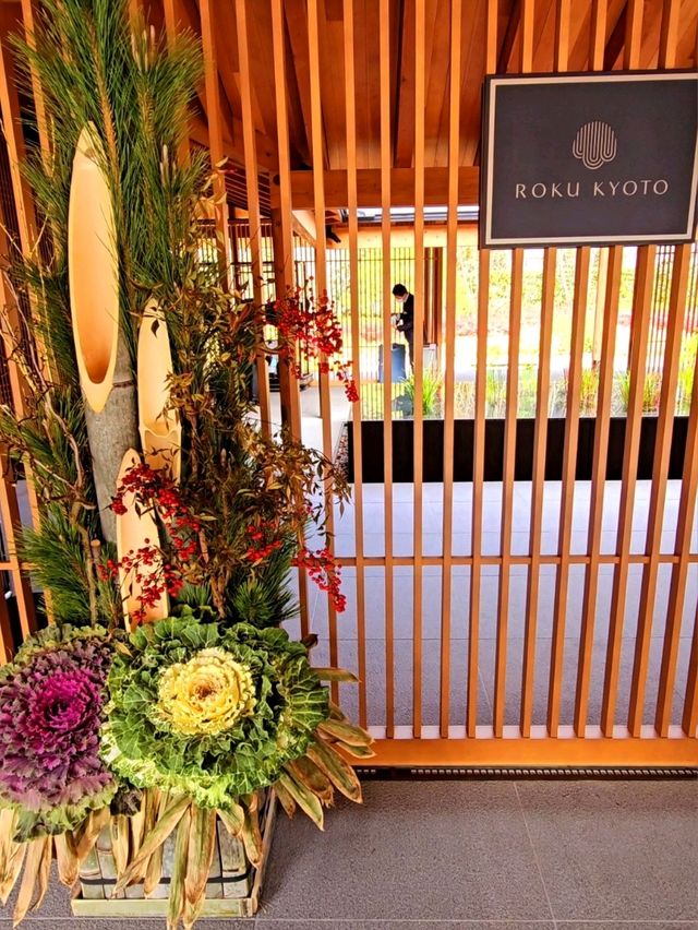 【京都】天然温泉の屋外プールを堪能！ステイしながら心身共にととのうホテル✨