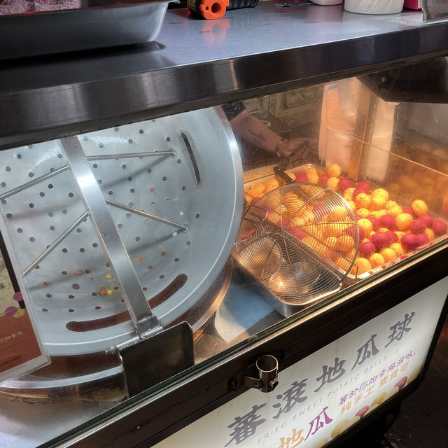 Stroll and Snack at Shilin Night Market