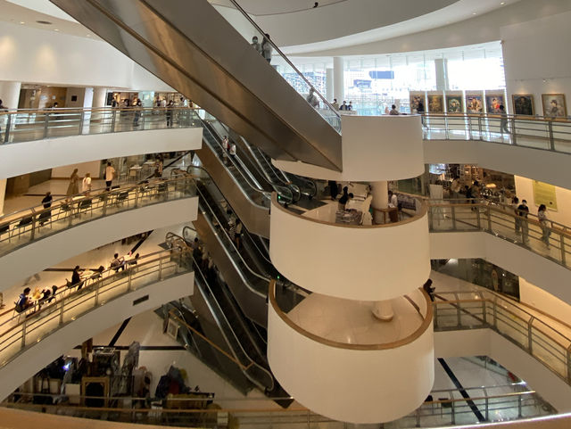 Immerse in art 🖼️ in the heart of Bangkok