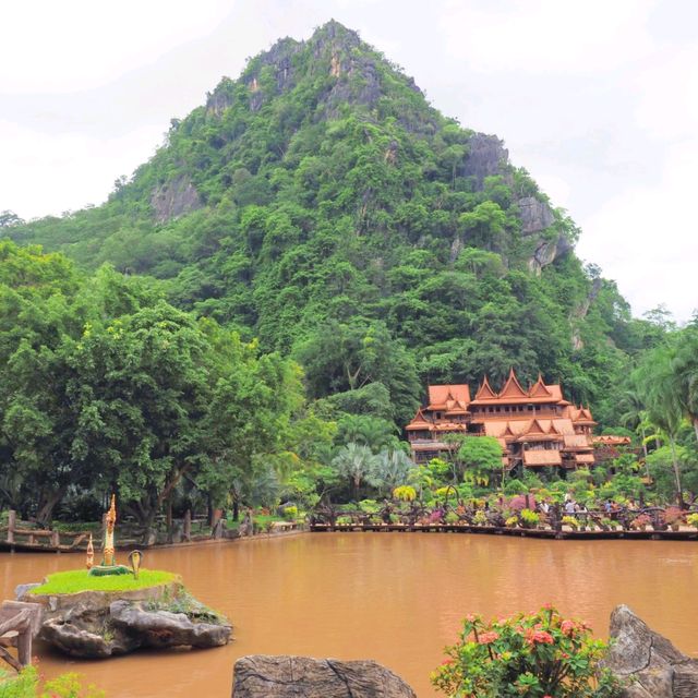 วัดถ้ำเขาวง จ.อุทัยธานี