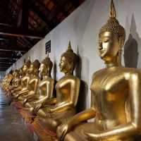 วัดพระศรีรัตนมหาธาตุ  สักการะพระพุทธชินราช